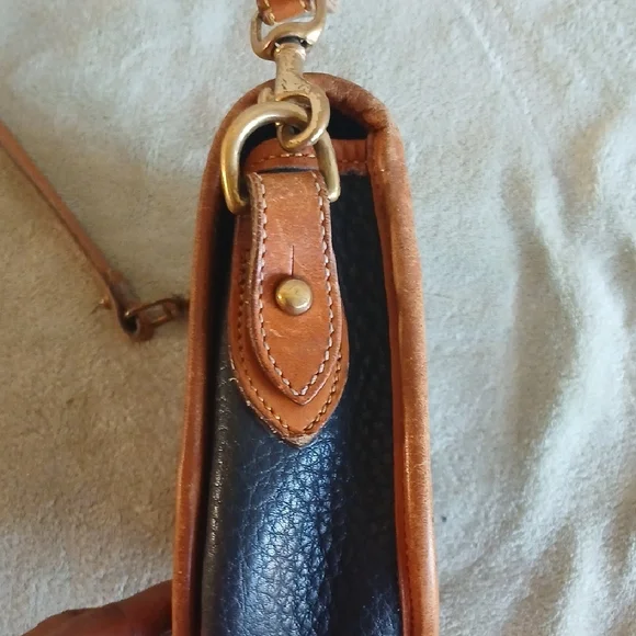 Dooney & Bourke "Big Duck" AWL Crossbody Bag (Vintage) - Picture 9 of 14